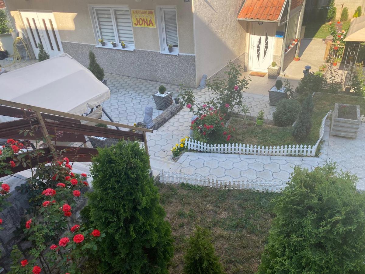 64 τ.μ. με 2 υπνοδωμάτιο/α και 1 ιδιωτικό/ά μπάνιο/α σε Tutunovic Podrum Ni